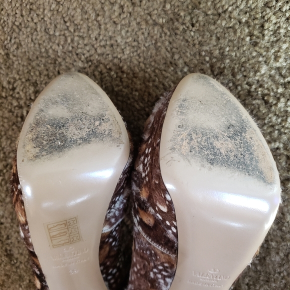 Valentino Rockstud Feather Print High Heels - Picture 14 of 14